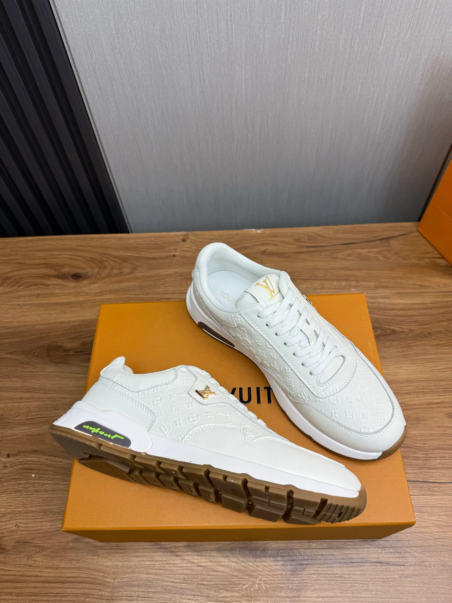 Men's shoes 💰460💰 LOUIS VUITTON [Luden Yiwei] Brand new trendy Lv is on the market 🎁, casual and fashionable men's shoes 👟 Original version shipped 1:1✅ The upper is made of imported brand leather + sheepskin lining, the original wear-resistant rubber outsole, the version is simple and elegant, exclusive for trendy men. 38-44